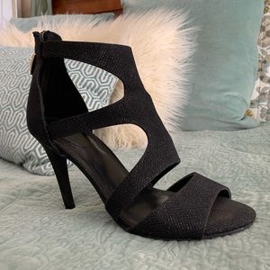 Strappy black Maripé heels